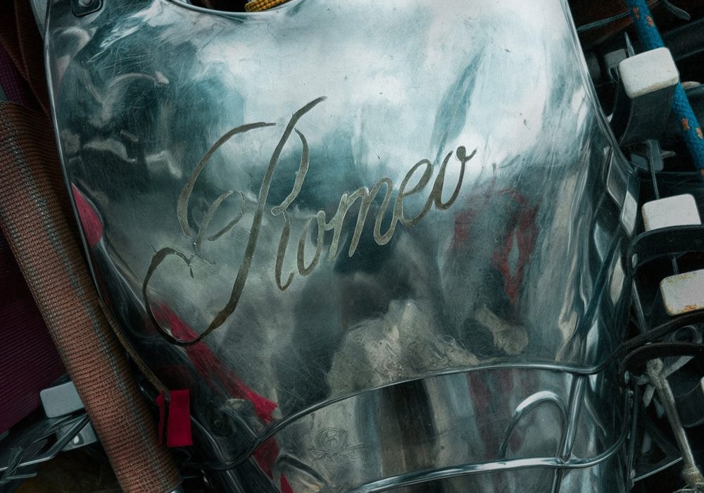 Portada de ROMEO de Anitta